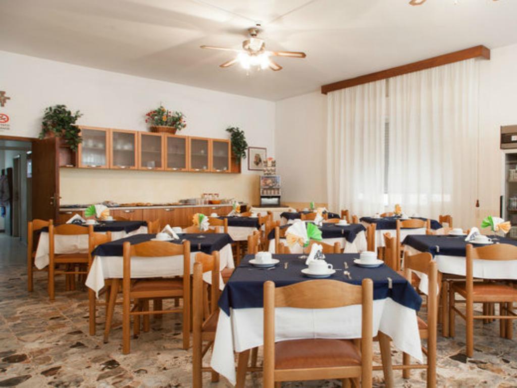 Hotel Ronconi Rimini Ngoại thất bức ảnh