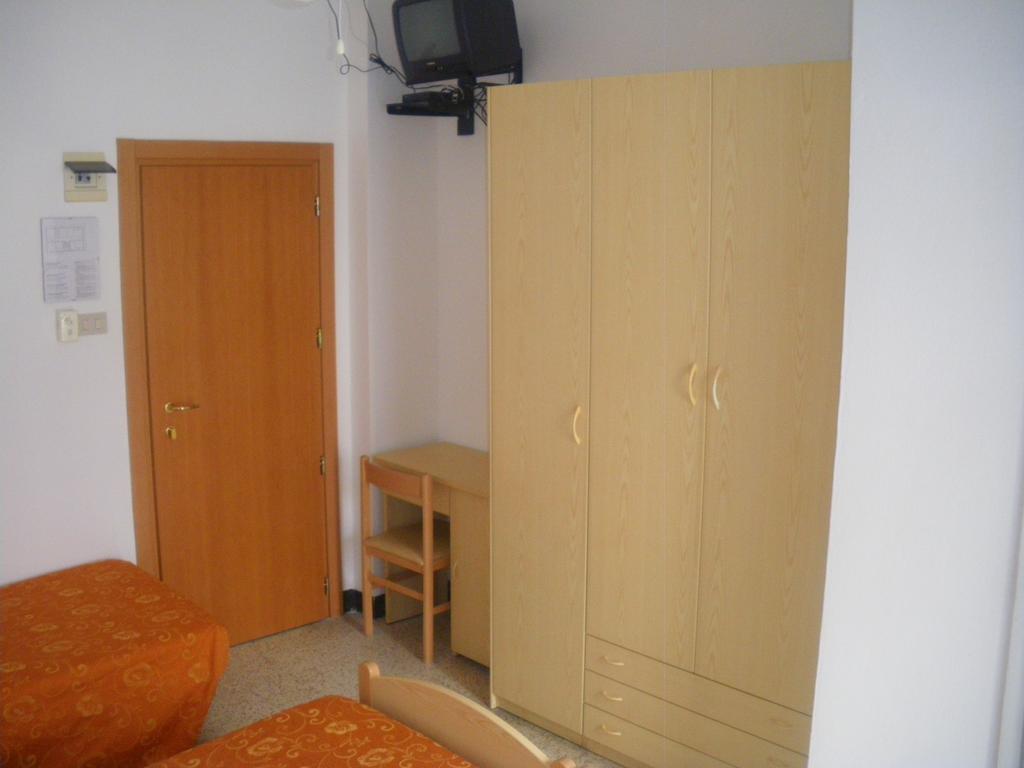 Hotel Ronconi Rimini Ngoại thất bức ảnh