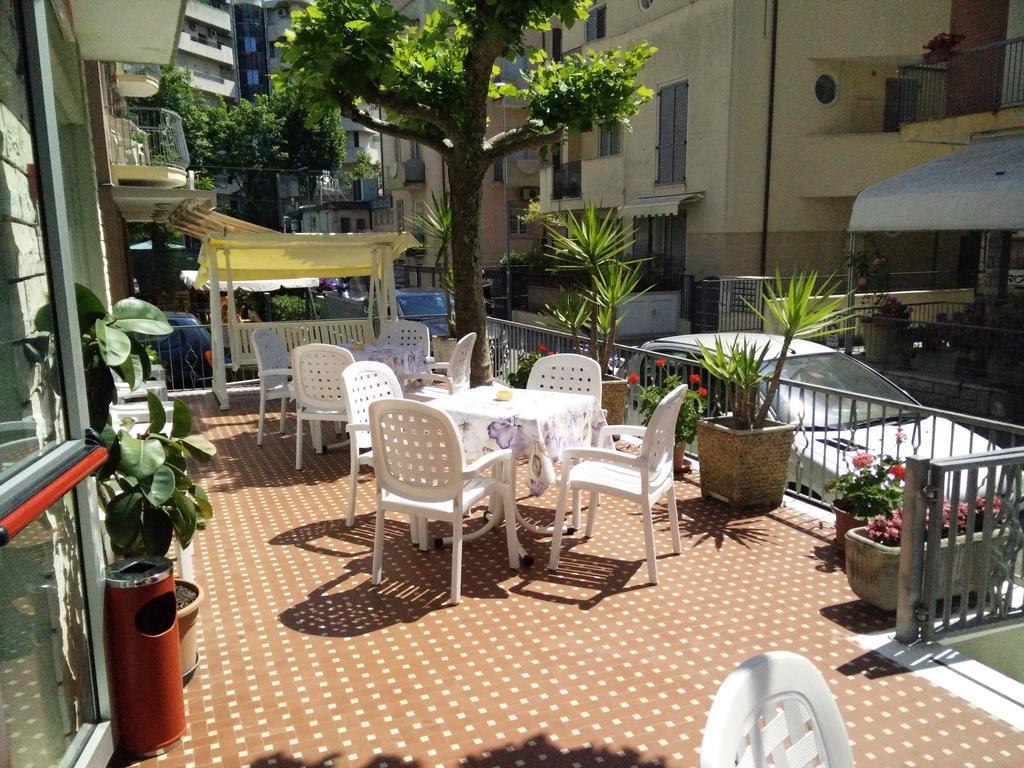 Hotel Ronconi Rimini Ngoại thất bức ảnh