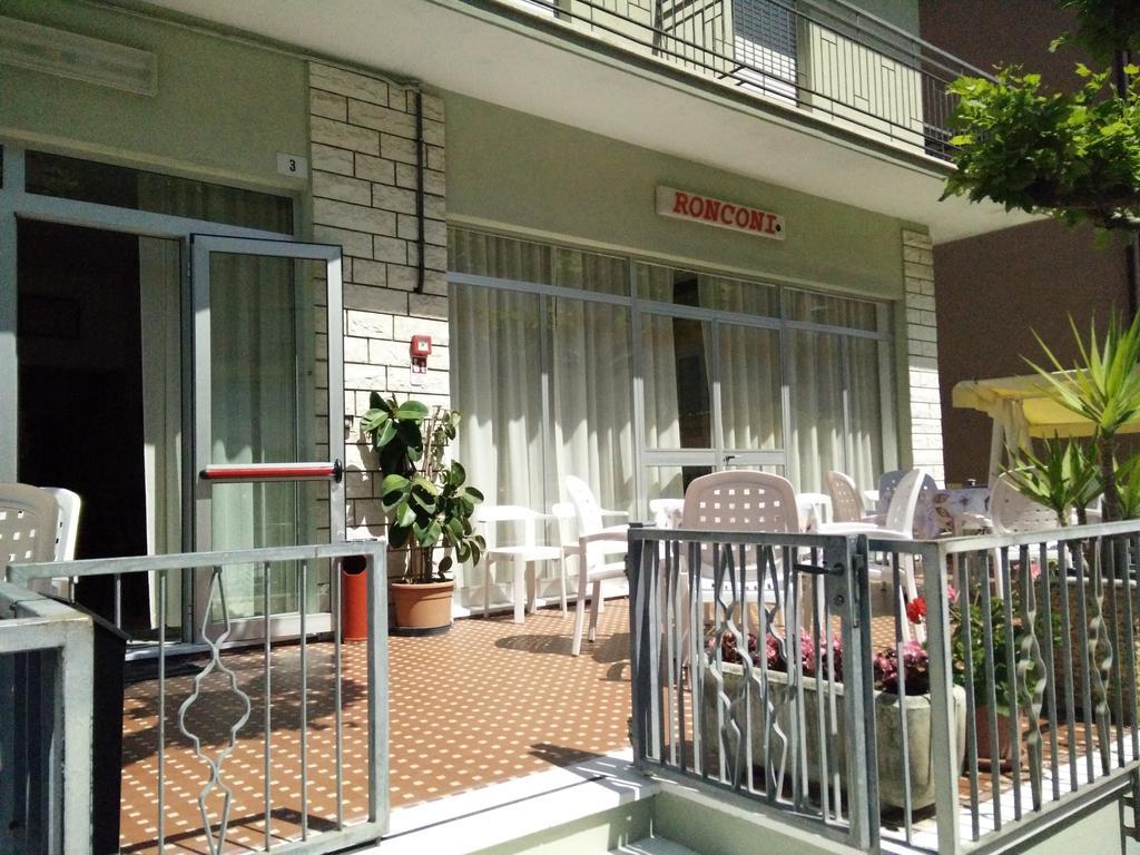 Hotel Ronconi Rimini Ngoại thất bức ảnh