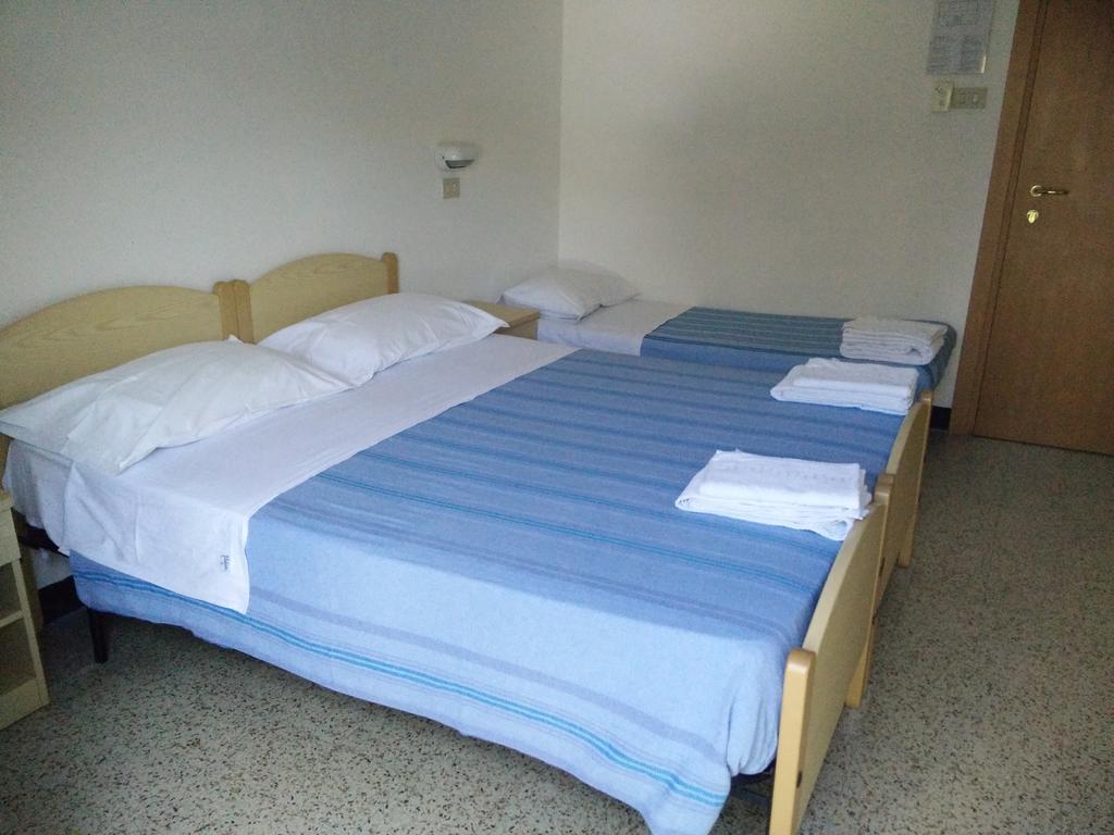 Hotel Ronconi Rimini Ngoại thất bức ảnh