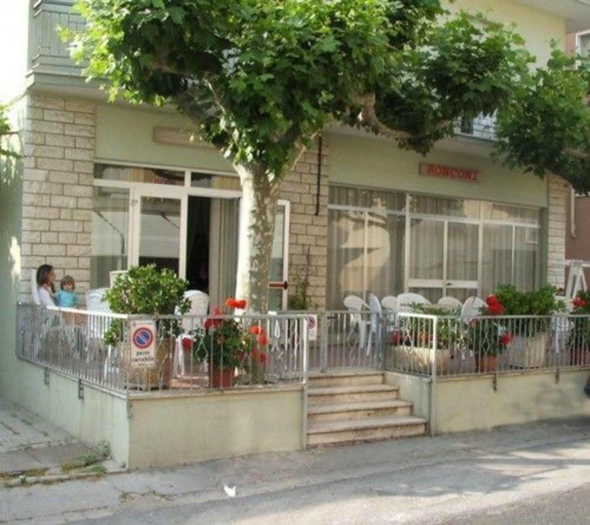 Hotel Ronconi Rimini Ngoại thất bức ảnh
