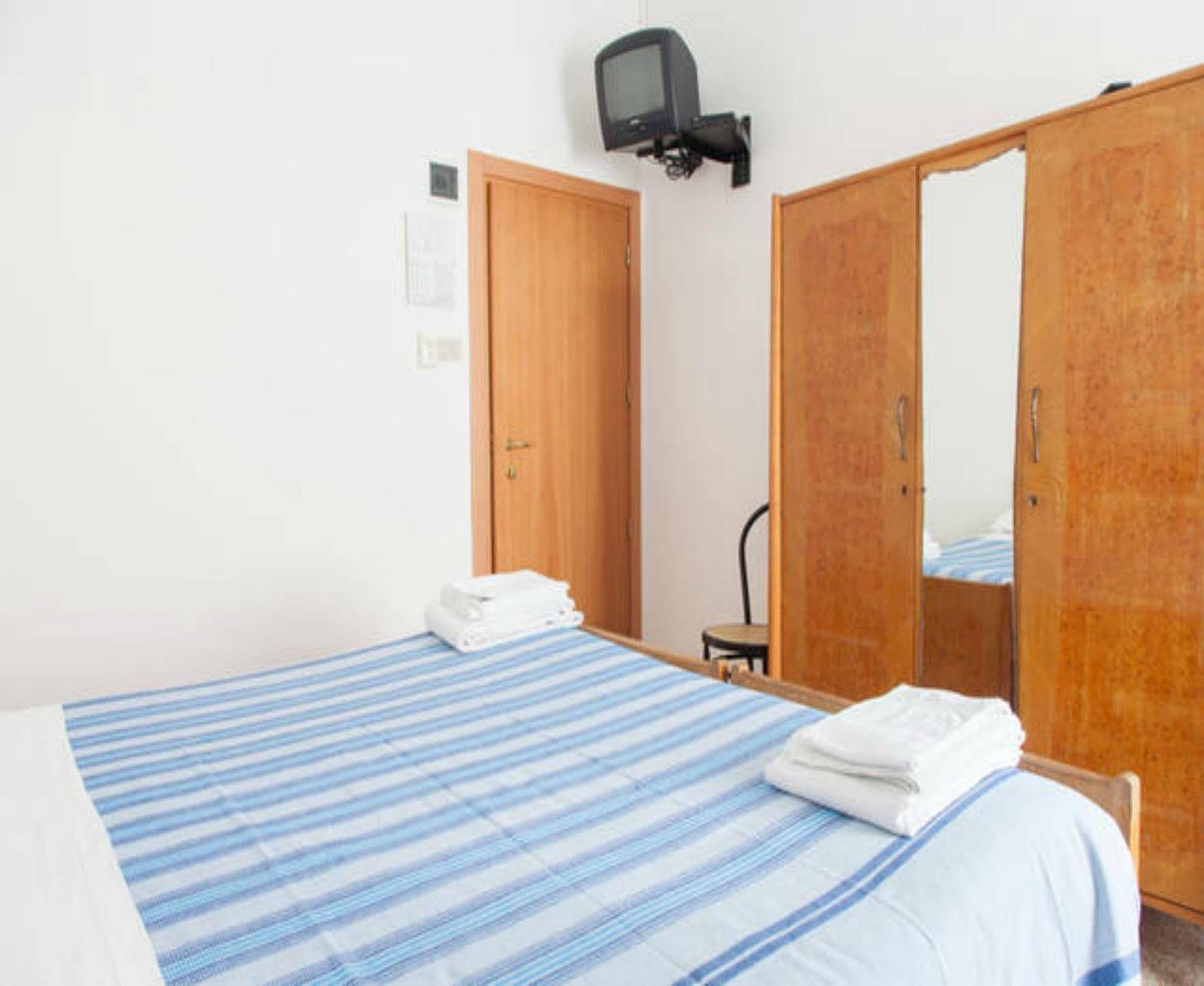 Hotel Ronconi Rimini Ngoại thất bức ảnh