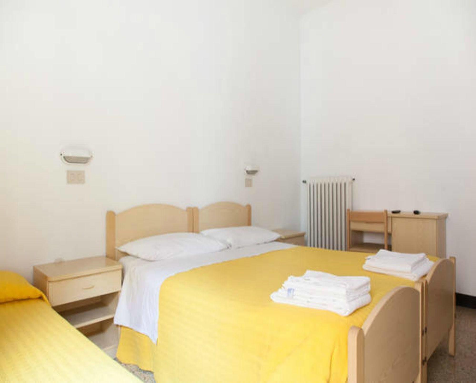 Hotel Ronconi Rimini Ngoại thất bức ảnh