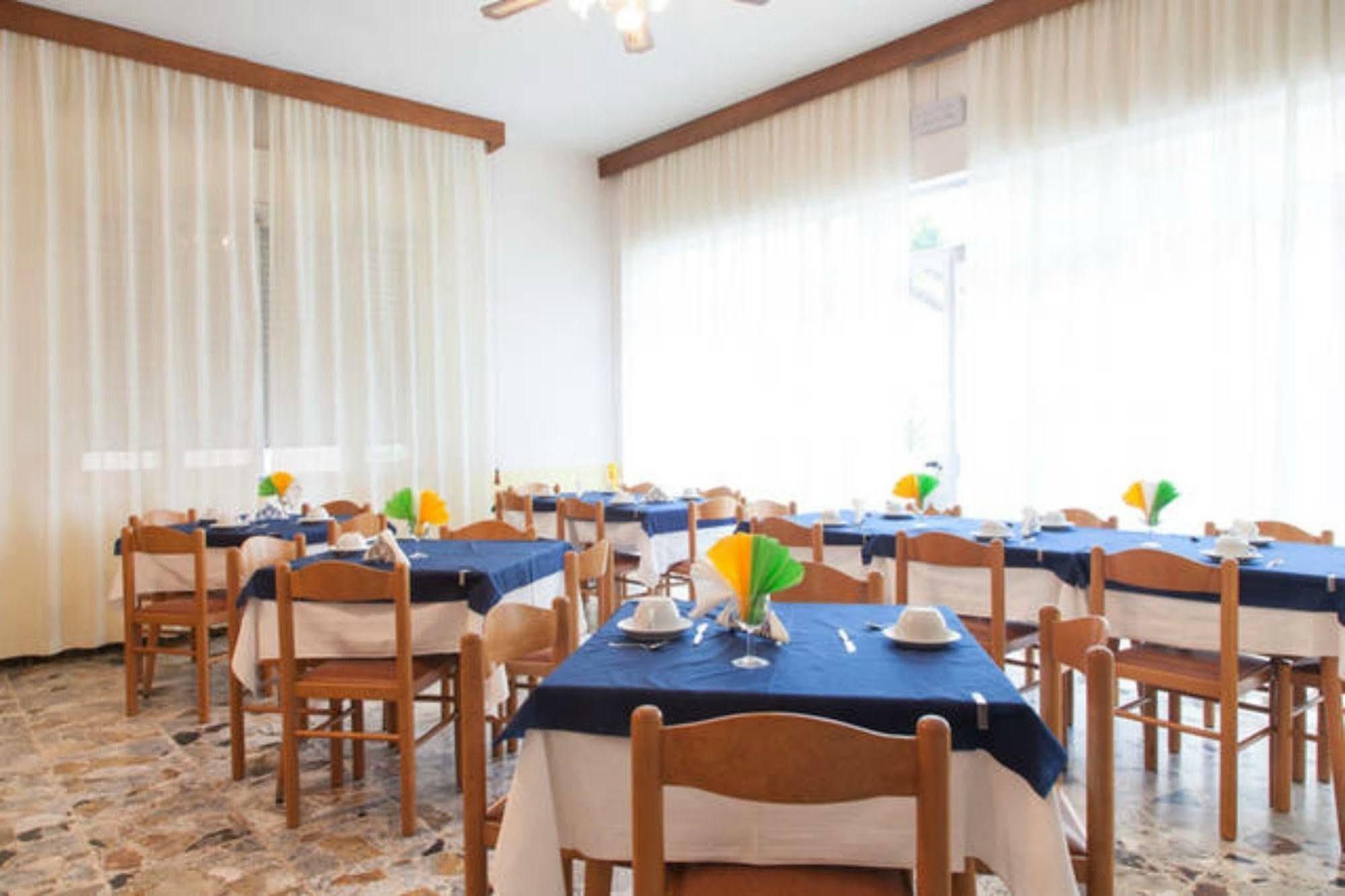 Hotel Ronconi Rimini Ngoại thất bức ảnh