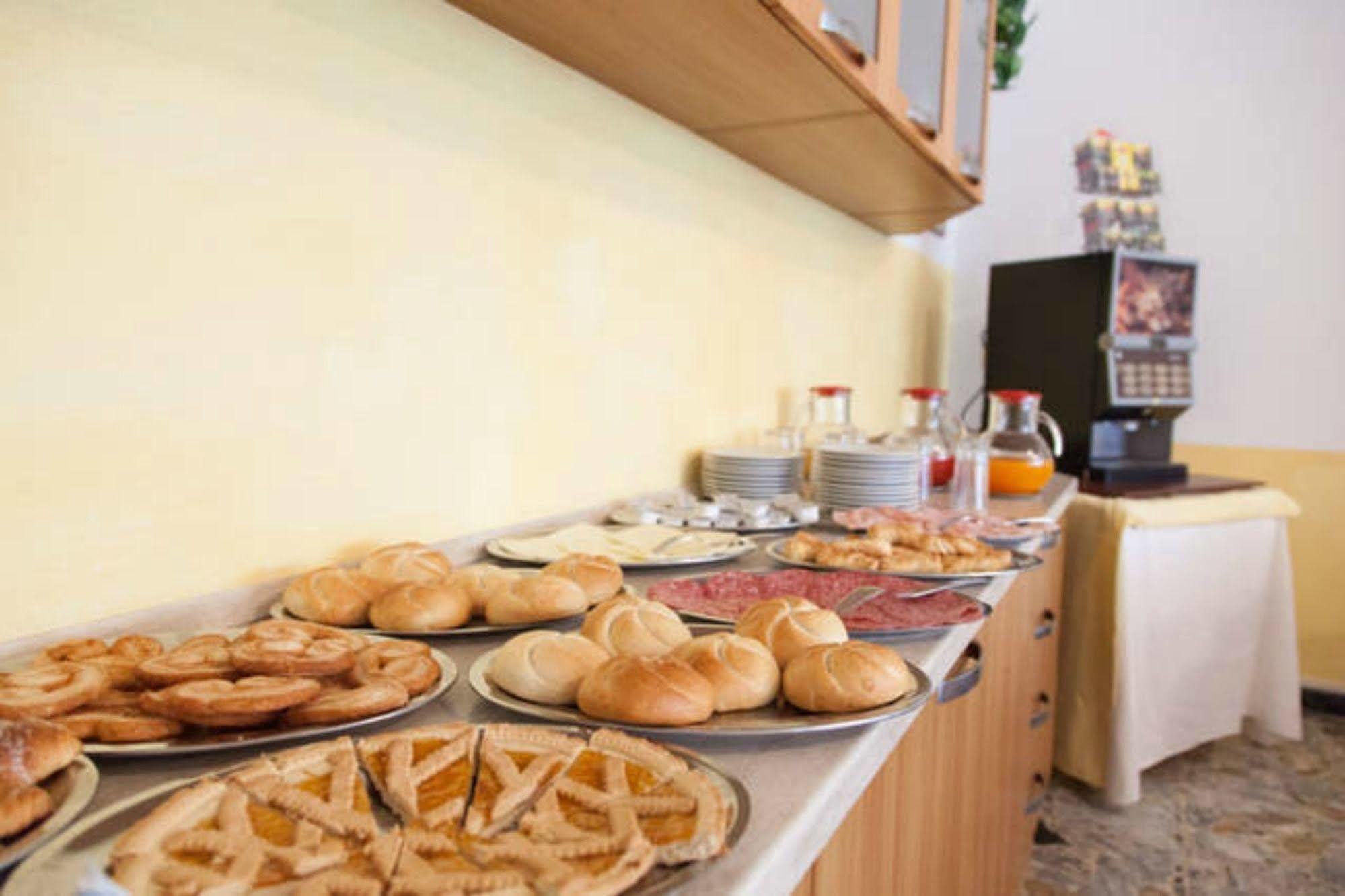 Hotel Ronconi Rimini Ngoại thất bức ảnh